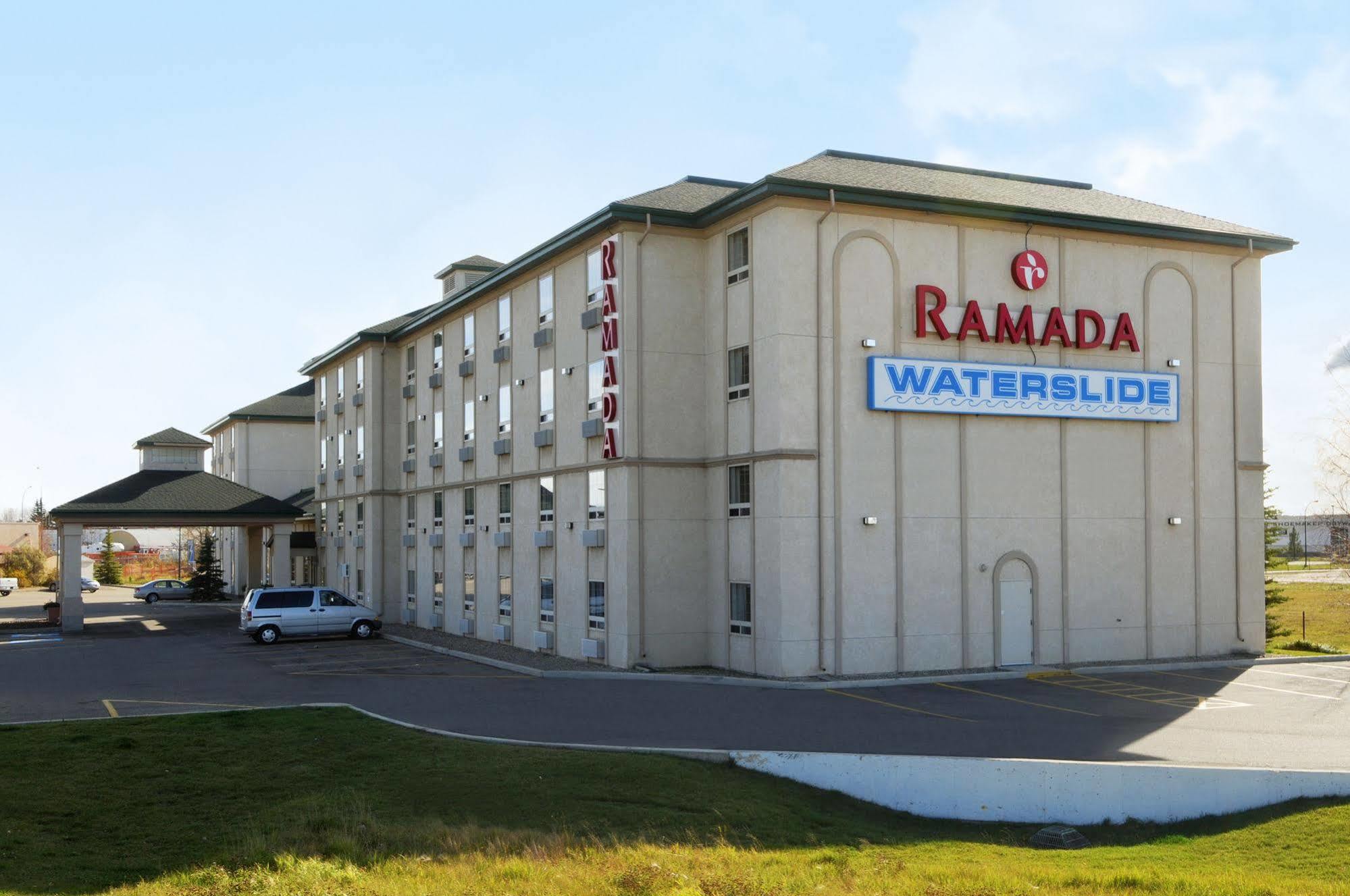 Ramada by Wyndham Red Deer Hotel&Suites Buitenkant foto